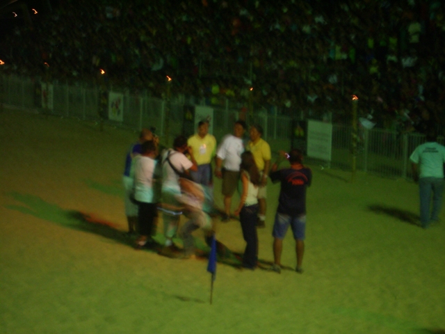 Cerimônia noturna na arena