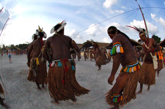 índios em ritual