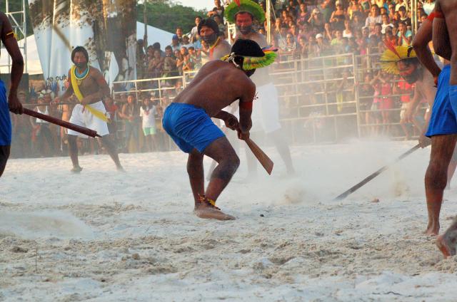 índios jogando ronkrã