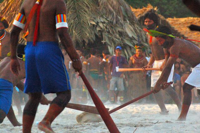 índios jogando ronkrã