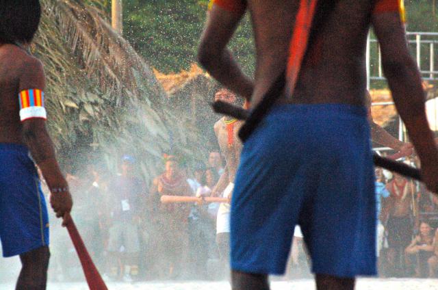 índios jogando ronkrã