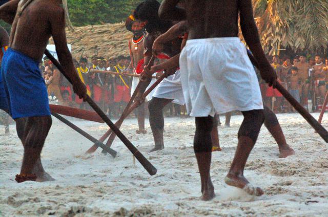 índios jogando ronkrã