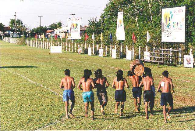 Corrida com toras na arena 1