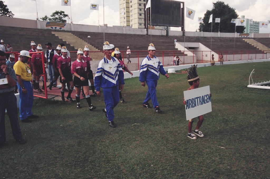 Entrada da arbitragem dos jogos