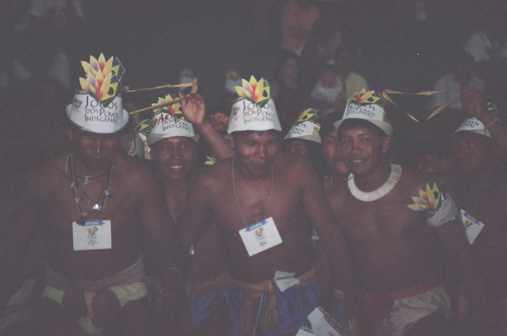 Índios posam para foto