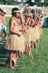 índios com vestimentas típicas em ritual