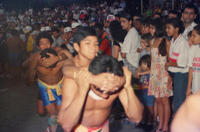 Índios em apresentação