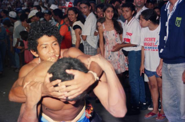 Índios em apresentação