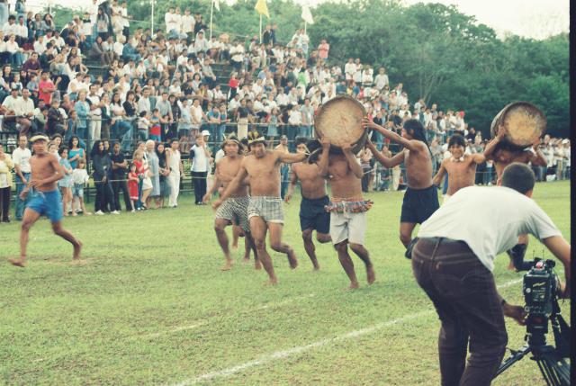 Corrida com toras1