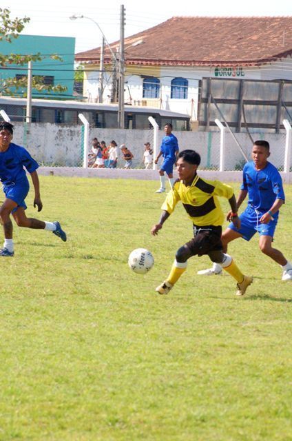 Índios jogando futebol