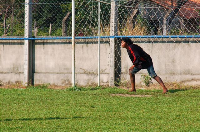 Goleira do time de futebol indígena