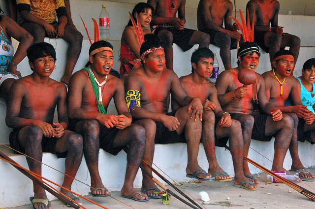 índios nas arquibancadas