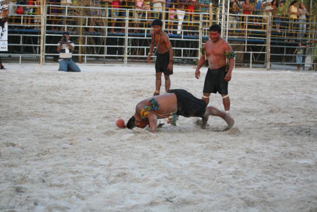 índios jogando xikunahaty