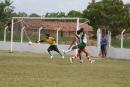 índios jogando futebol