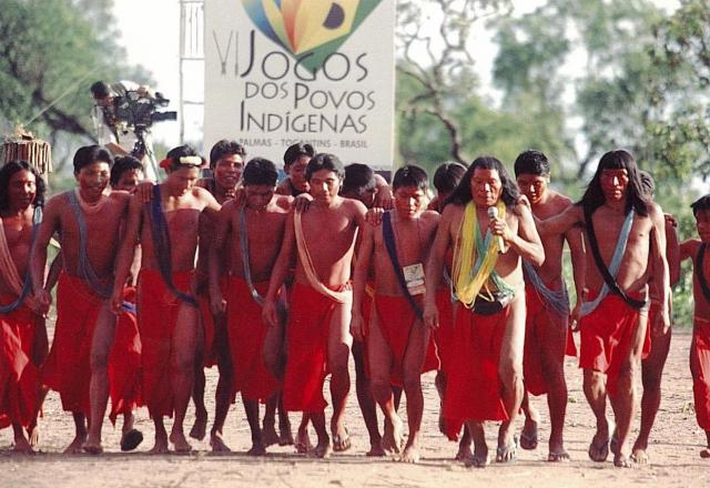 Índios em ritual