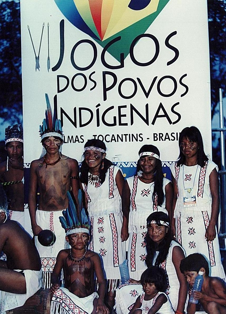 Índios posando para foto