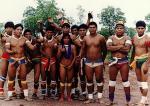 Índios posando para foto