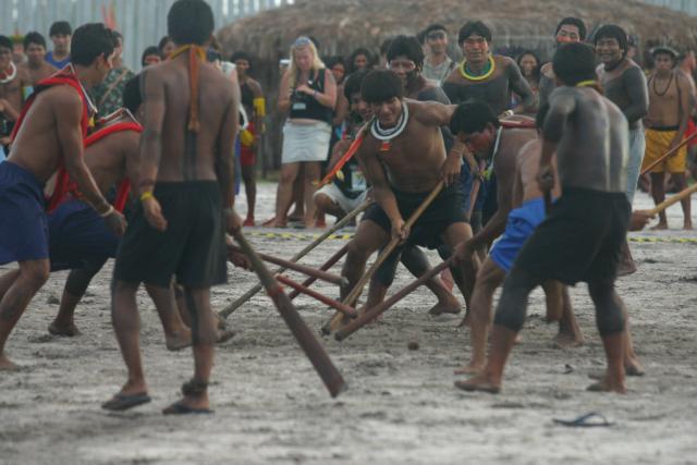 índios jogando ronkrã