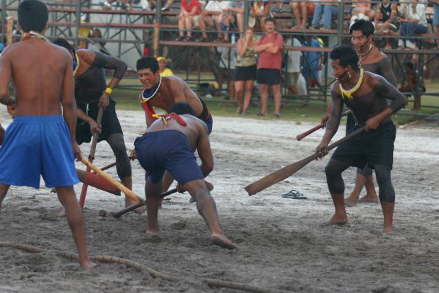 índios jogando ronkrã