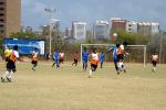 índios jogando futebol