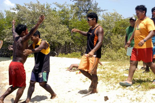 índios comemorando