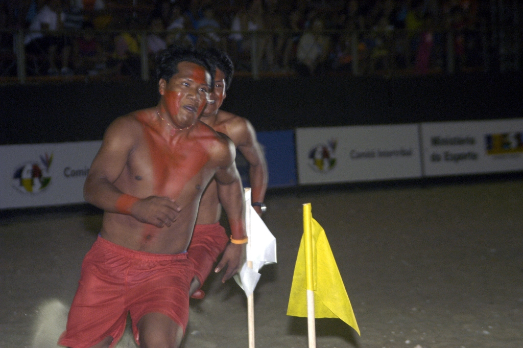 índios correndo