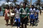 índios com uniformes de time de futebol