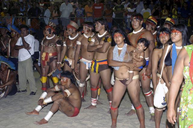 Índios na arena 