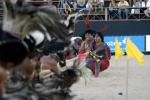 Índios disputando cabo de força