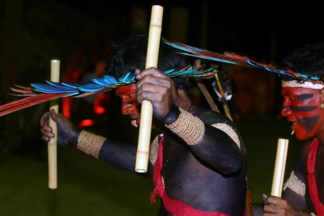 Índios em ritual